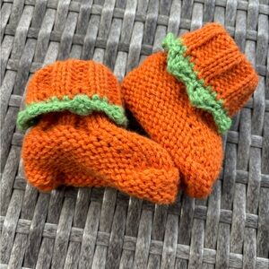 Knit pumpkin footies